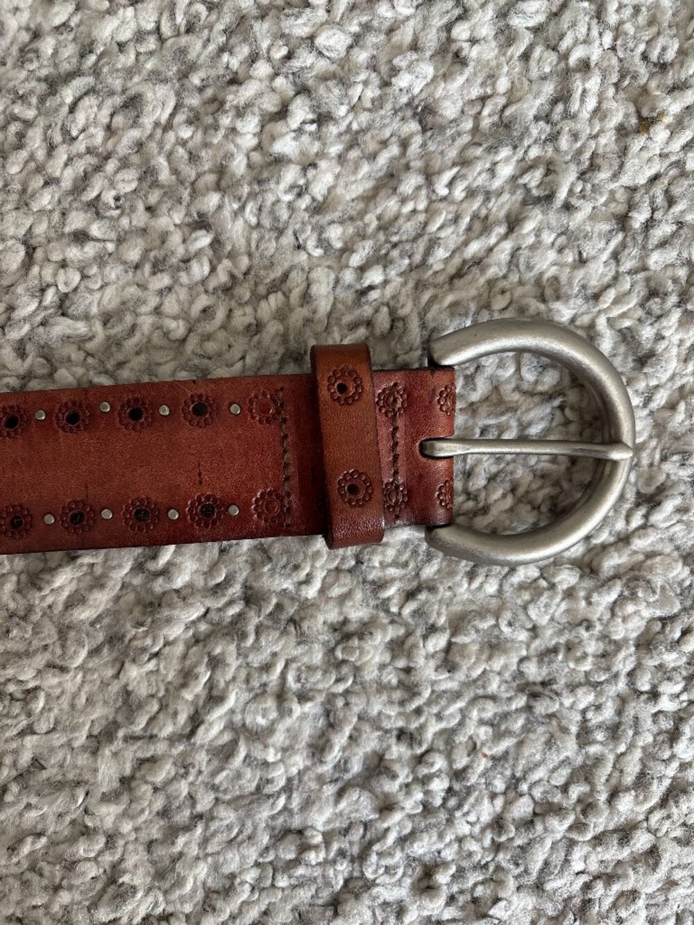 ✨ Fossil Genuine Leather Studded Belt – Brown Boho Western Style (Large) ✨
